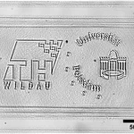 Mikroskopaufnahme: Uni Logos als Surface Relief Grating in Azo-Polymer