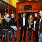 Uni-Präsident Prof. Oliver Günther, Ph.D. im Gespräch mit neuen Studierenden