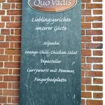 30- Mehrsprachiger Aufkleber auf einem Elektro-Scooter mit Nutzerhinweisen in der Potsdamer Innenstadt (Deutsch, Englisch).