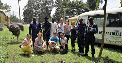 Unterwegs mit unseren Securitymännern. Foto: Valerie Pobloth/Isabel Dückert.