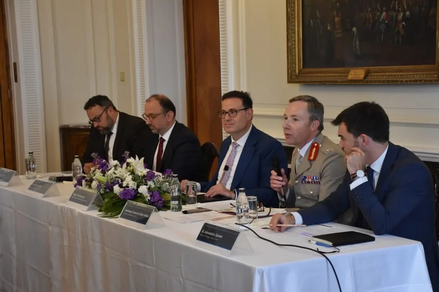 Das Panel (v.r.n.l.): Alexandre Quinet, Brigadegeneral Eldon Millar, Moderator Özgür Ünlühisarcikli vom GMF Ankara, Mehmet Burcin Gönenli, Dr. Christian E. Rieck.