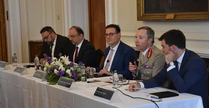 Das Panel (v.r.n.l.): Alexandre Quinet, Brigadegeneral Eldon Millar, Moderator Özgür Ünlühisarcikli vom GMF Ankara, Mehmet Burcin Gönenli, Dr. Christian E. Rieck.