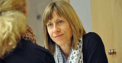 Frau im Gespräch