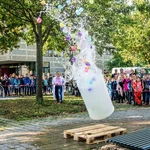 Heiße Mischung: Bei der Kinderuni explodiert schon mal ein künstlicher Vulkan.