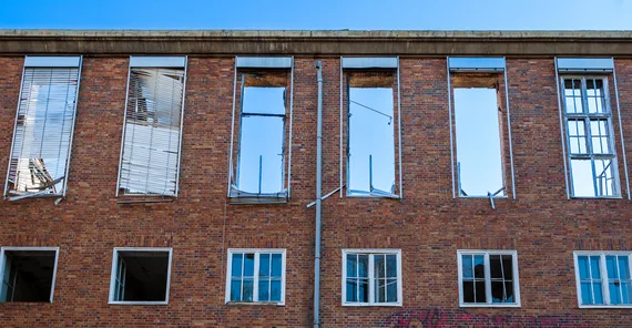 Foto des abgebrannten Sitzungssaals