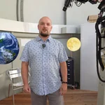 Dr. Martin Wendt bei seiner Vorlesung „Von der Erde bis ins Weltall – eine „kleine“ Reise“ | Foto: ZIM