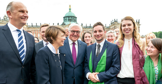 Brandenburgs Ministerpräsident Dietmar Woidke (l.) und Bundespräsident Frank-Walter Steinmeier (m.), 2017 | Foto: Karla Fritze