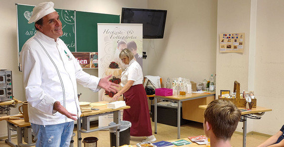 Bäckermeister Karl-Dietmar Plentz wirbt für eine Ausbildung im Traditionshandwerk.
