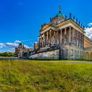 Historisches Nebengebäude des Neuen Palais, in dem heute Teile der Universität Potsdam untergebracht sind