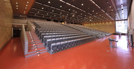 Empty lecture hall on Campus Griebnitzsee. | Photo: Karla Fritze