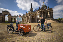 Campusräder vor den Kollonaden am Neuen Palais