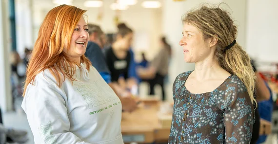 Lecturer Carolin Hammer (left) talking with Professor Isabelle Penning