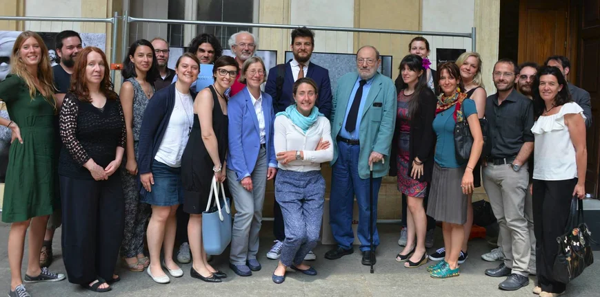 Gruppenfoto mit Umberto Eco und anderen Teilnehmenden
