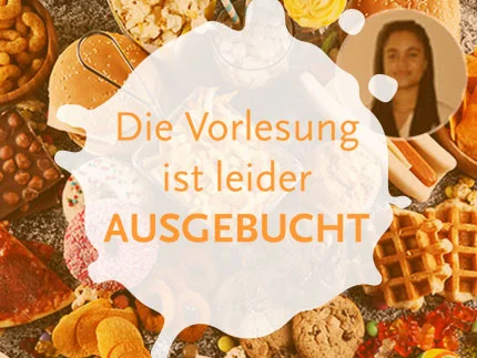 Bildcollage: Zuckerhaltige Lebensmittel ausgebreitetet auf einer Fläche - Ansicht von oben. Oben rechts das Bild einer Referentin der Kinderuni. Darüber der Schriftzug: Die Vorlesung ist AUSGEBUCHT!