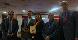 Prof. Dr. Johann Hafner (2.v.l.) und Dr. Stefan Gatzhammer (r.) mit der jesidischen Abgeordneten im irakischen Parlament Vian Dakhil. Das Foto ist von Valentina Mezer-Oldenburg.