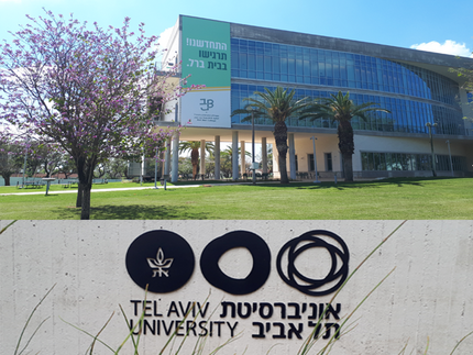 Gebäude Beit Berl Cllege, Schriftzug Tel Aviv University, Flyer Kooperation Tel Aviv University und Zessko-Universität Potsdam