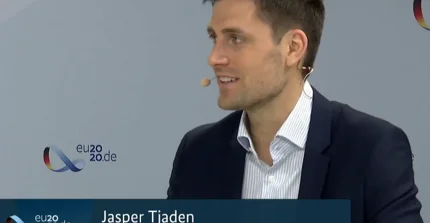 Prof. Tjaden spricht auf einer Veranstaltung