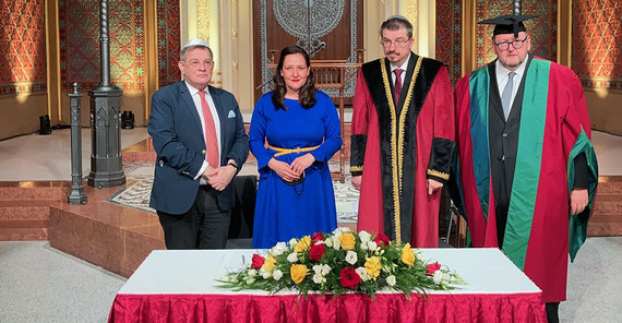 Prof. Dr. Florian Schweigert, Dr. Manja Schüle, Prof. Dr. Karl Vajda (Rektor der Jüdischen Universität Budapest), Prof. Dr. Walter Homolka (v.l.n.r.).