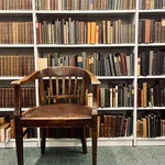 Books in the library of the Moses Mendelssohn Center.
