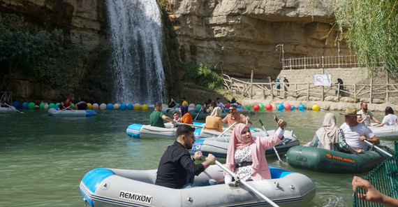 Das Bild zeigt den Geli Ali Beg, ein Wasserfall etwa 130 Kilometer von Erbil entfernt, ist ein beliebtes Ausflugsziel in der Region. Das Foto ist von Valentina Meyer-Oldenburg.