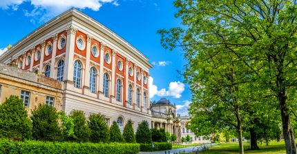 Historisches Nebengebäude des Neuen Palais, in dem heute Teile der Universität Potsdam untergebracht sind