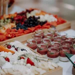 Mediterrane Köstlichkeiten vom Buffet.
