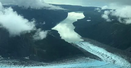 Crillon Lake, ein eisgestauter Gletschersee im Glacier Bay National Park, Alaska, USA.
