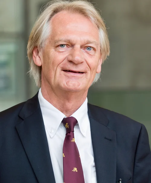 In the foto you can see Professor Hellmann