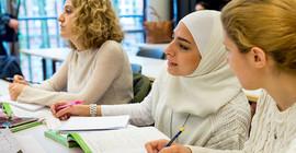 Lehrkräfte aus Syrien im Sprachkurs des Refugee Teachers Program | Foto: Karla Fritze