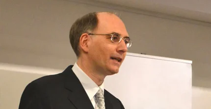 Porträt von Prof. Dr. Petersen