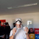 Studierende testen VR-Brillen 