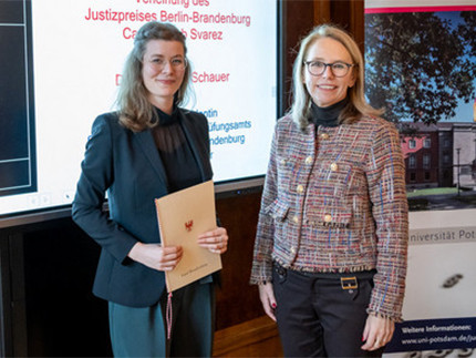 Dr Lina Marie Schauer with certificate together with another person