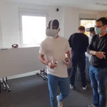 Studierende testen VR-Brillen 