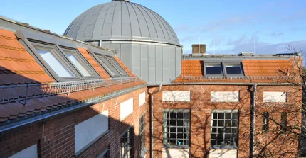 Außenansicht der Kuppel des URANIA-Planetariums in Potsdam