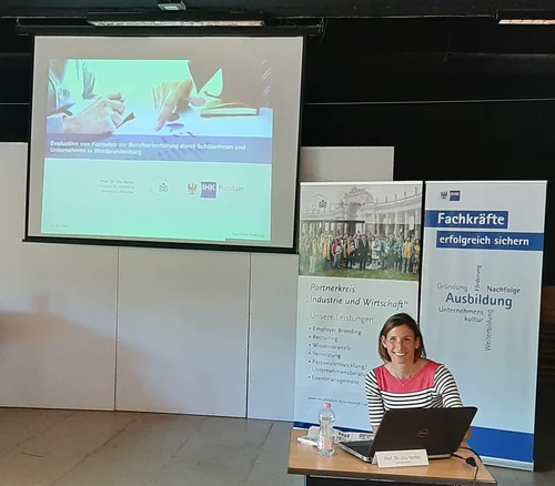 Präsentation der Studienergebnisse durch Prof. Dr. Uta Herbst (Lehrstuhl Marketing, Universität Potsdam) und Mario Tobias (Industrie- und Handelskammer Potsdam)
