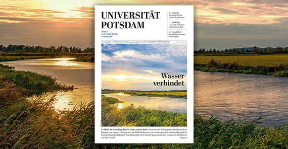 Eine flusslandschaft mit stimmungsvollem Licht im Hintergrund. Davor ein Coverpage der Tagesspiegelbeilage.