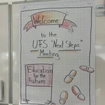 Das Foto zeigt ein handgezeichnetes Willkommensposter mit der Aufschrift “Welcome to the UFS “Next Steps” Meeting - Education for the Future”.