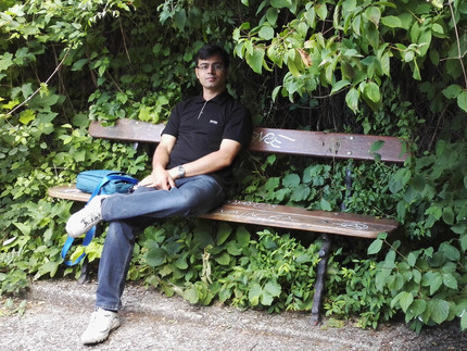 Picture of Reza on a park bench