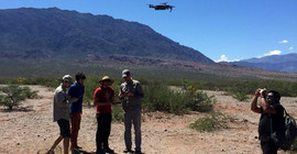 Mithilfe einer Drohne vermessen die StRATEGy-Doktoranden das Gelände und erstellen ein digitales Höhenmodel. Foto: Marisa Repasch