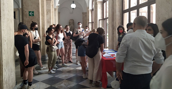 Besichtigung eines alten Gebäudes der Universität Cagliari