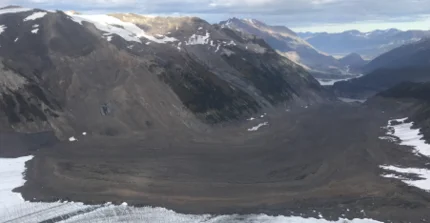 A rock avalanche onto a glacier near Hyder, Alaska (Photo: Georg Veh)