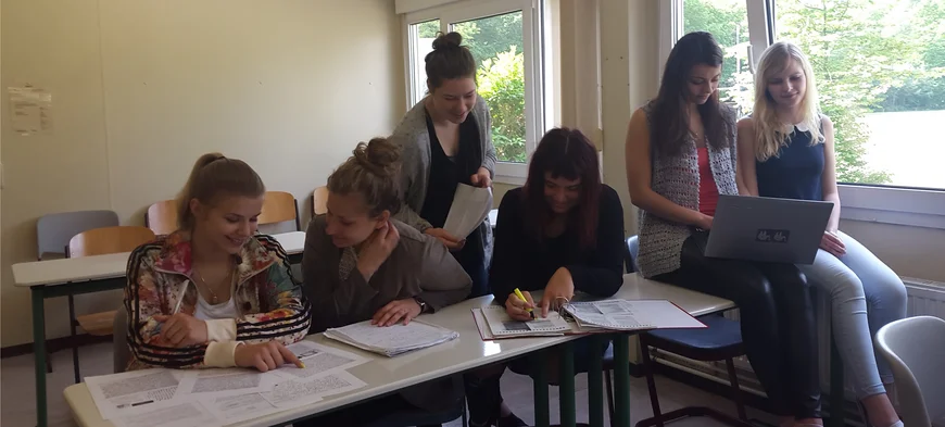 Studierende im Seminarraum