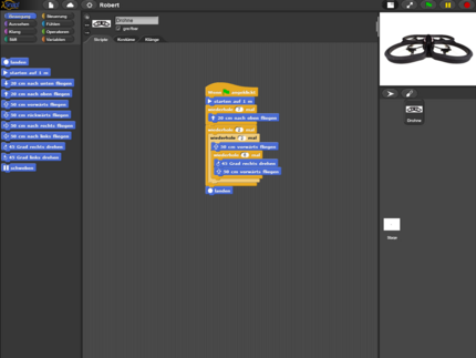 Bild von Programmcode und einer Drohne