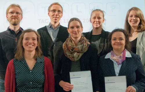 Urkundenübergabe; Foto: Franziska Heller
