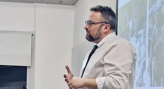 Teaching at the Staff College.