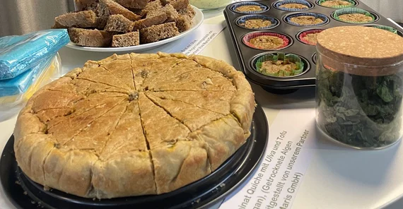 A quiche and muffins with algae to the award ceremony.