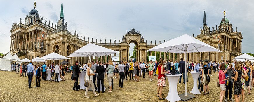 Impression der zentralen Absolventenfeier auf dem Campus Am Neuen Palais. Foto: Ernst Kaczynski.