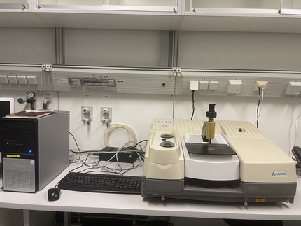 IR spectrometer in the lab