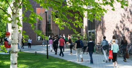 Image: Entrance to Builing 6, Griebnitzsee Campus
