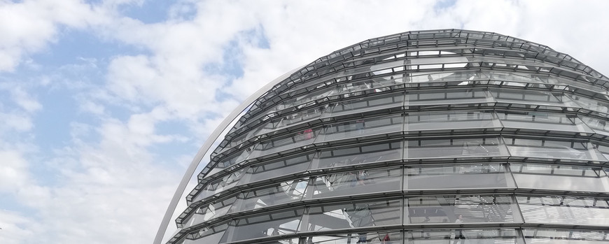 Außenaufnahme der Kuppel des Reichstags-Gebäudes